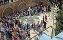 В Святогорской лавре каждый день бесплатно питаются около 3000 вынужденных переселенцев