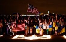 Українці провели флешмоб у США: одночасно запалили "іскру єдності" (фото)