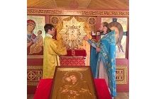 В Киеве священник УПЦ берет под опеку детей из тубдиспансера