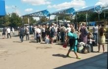 На вокзале в Мариуполе образовались большие очереди из желающих покинуть город - СМИ