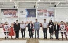 Для детей Славянска и Краматорска организовали занятия хоккеем и фигурным катанием