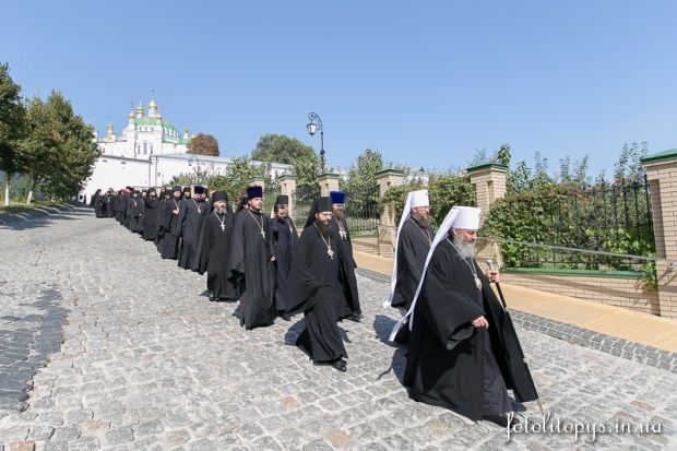 У лаврі 1 вересня семінаристи молилися перед мощами преподобного Нестора Літописця (фото) У лаврі 1 вересня семінаристи молилися перед мощами преподобного Нестора Літописця (фото)