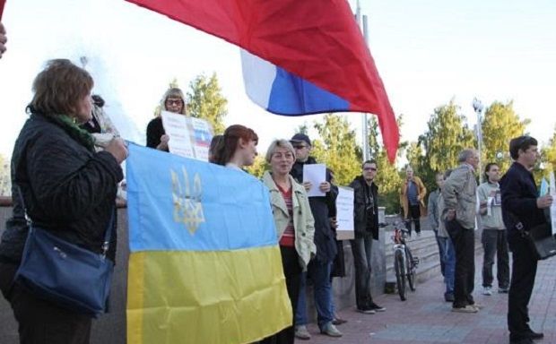 Мітинг був не численим / фото news.vtomske.ru Мітинг був не численим / фото news.vtomske.ru