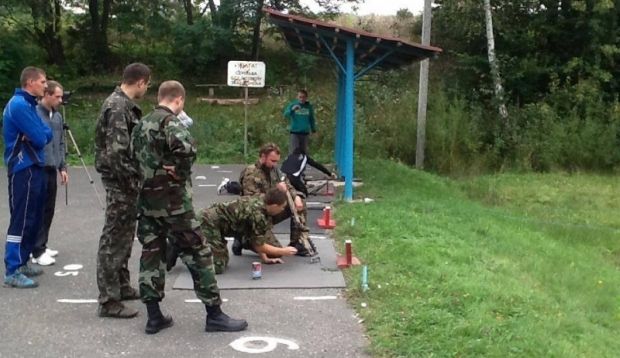 В Тернополе учат военному делу В Тернополе учат военному делу