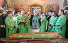 У лаврі 1 вересня семінаристи молилися перед мощами преподобного Нестора Літописця (фото)