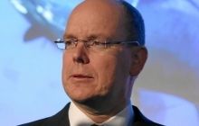 Князь Монако облився холодною водою і передав естафету Ice Bucket Challenge президенту Франції
