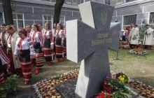 У Києві відкрили перший пам'ятник "Небесній сотні" (фоторепортаж)