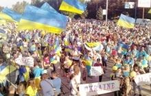 У Маріуполі проходить багатотисячний мітинг за мир та Україну (фото)