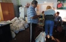 Жители Донецка получили 20 тысяч продуктовых наборов из гуманитарного рейса Ахметова