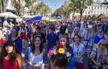 В центре Одессы прошел "Мегамарш вышиванок" (фото, видео)