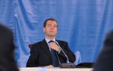 Медведев подписал постановление о введении пошлин на украинские товары