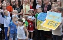 Тисячі житомирян взяли участь у телемарафоні Житомир — Слов’янськ: «95-та, МИ З ВАМИ!»