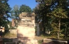 В Харькове постамент памятника Ленину разрушили на следующий день после ремонта (фото)