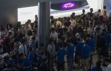 Біля магазинів Apple шикуються черги охочих купити новий iPhone 6 (фото)