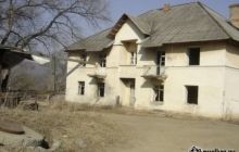 В сети показали фото села Новороссия с выжженной землей и разрушенными домами