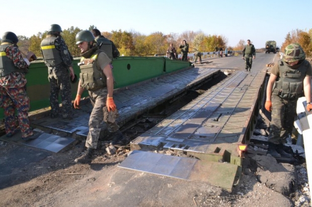 Восстановление взорванного в июле моста под Артемовском Донецкой области