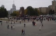 В Харькове оградили постамент снесенного памятника Ленину