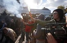 У Апелляционного суда между экс-беркутовцами и активистами Майдана началась драка (фоторепортаж)