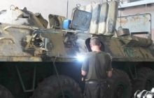 Військові ремонтники відновлюють бронетехніку, яка повертається з АТО