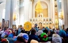 В Запорожье духовенство и миряне совершили крестный ход с чудотворной иконой Пресвятой Богородицы «Молченская»