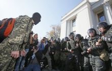 Затримані під час зіткнень під Радою активісти знаходяться у відділеннях міліції - джерело