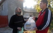 Более 600 продуктовых наборов волонтеры Гуманитарного штаба доставили жителям Донецка