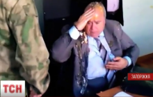 В Запорожье экс-регионалу устроили мусорную "люстрацию"