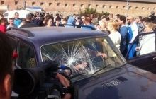 Родственники военных требуют ротации: они перекрыли дорогу в центре Львова, произошли столкновения (фото, видео)