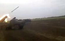 "По укроповскому хутору залпом огонь": появилось видео атаки боевиков по поселку на Донбассе