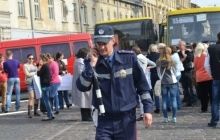 У Вінниці матері і дружини бійців АТО перекрили центр міста, вимагаючи ротації