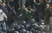 МВС затримало сина "свободівця", який 14 жовтня під Радою бив міліціонерів ланцюгом (фото, відео)