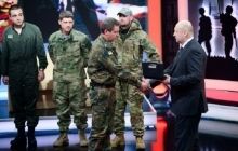 Турчинов вручил "киборгам" из донецкого аэропорта именное оружие (видео)