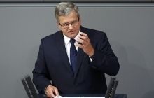 Коморовский: РФ должна вернуть Украине Крым для отмены санкций