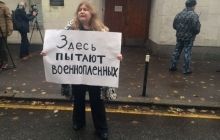 Москвичи вышли на одиночные пикеты в поддержку Савченко (фоторепортаж)