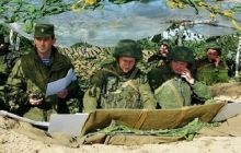 Russian troops ‘still on Ukrainian border’
