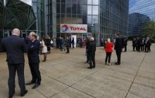Новым главой Total стал Патрик Пуянне - BBC