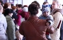 Луганщина: из фронтовых сел вывозят детей