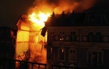 Через вибух газу в Польщі обвалилися три поверхи житлового будинку (фото, відео)