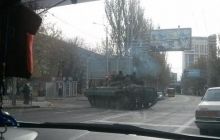 Militants push tanks and anti-aircraft guns up to Donetsk airport, ask locals to leave area