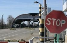 Rise in number of people crossing Ukrainian border ahead of poll