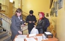 Пожилые донетчане получают продуктовые наборы адресно