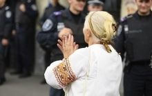 ЄСПЛ зобов'язав Україну виплатити 5 тис. євро українці, заарештованій за зрізану стрічку з вінка Януковича