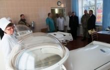 Вінничани передали військовим медикам автоматичний біохімічний аналізатор крові