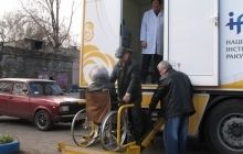 «Мобильная женская консультация» Ахметова обследует в Мариуполе женщин с инвалидностью