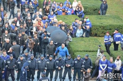 Фото Шуфрича в Николаеве забросали яйцами 17 октября 2014