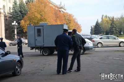 Фото Шуфрича в Николаеве забросали яйцами 17 октября 2014