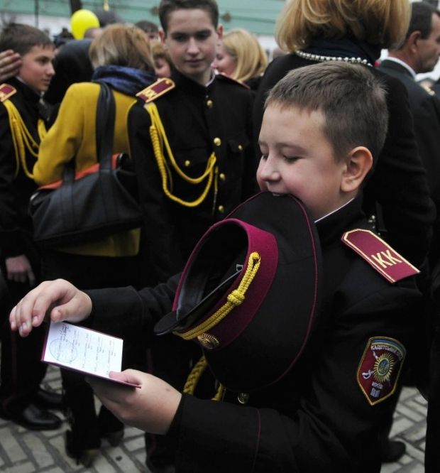 В Киево-Печерской лавре посвятили в кадеты лицеистов младших курсов Киевского военного лицея (фоторепортаж)