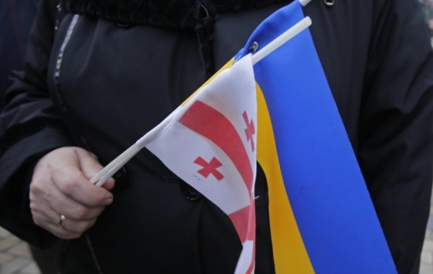 Грузинские флаги, украинские флаги – знак единства братских народов, которые попали в беду / фото УНИАН
