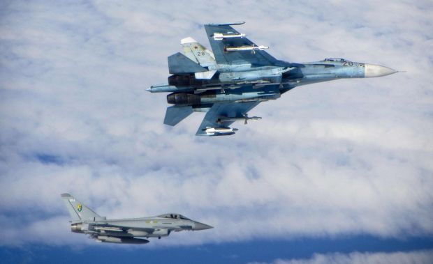 Южная Корея подняла в небо по меньшей мере 80 истребителей / фото REUTERS Южная Корея подняла в небо по меньшей мере 80 истребителей / фото REUTERS