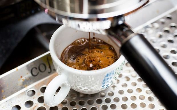 В кофе огромное количество полезных соединений, включая фенольные кислоты, калий и кофеин / Фото: flickr.com/photos/coffeegeek